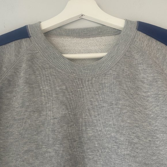 Uniqlo Grey Crewneck Sweatshirt with Blue Stripe Size Small Casual - Picture 3 of 7